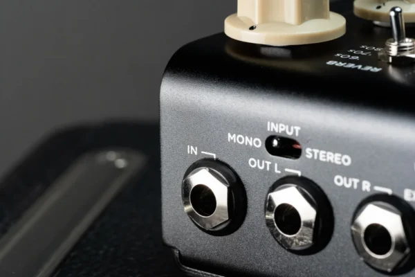 Strymon | Flint V2 Tremolo & Reverb | 經典顫音殘響雙引擎