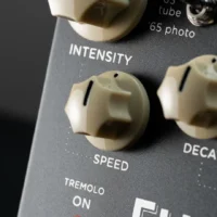 Strymon | Flint V2 Tremolo & Reverb | 經典顫音殘響雙引擎