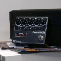 Keeley Electronics | Compressor Pro 壓縮效果器｜Attack / Release 與 Hard / Soft Knee 控制